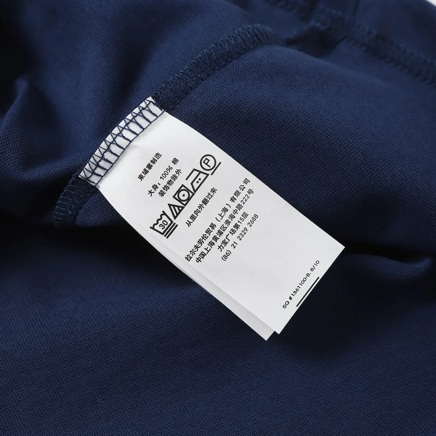 P126 Style number: 508 Ralph Lauren/Ralph Lauren 25ss new summer 3D silicone Polo embossed round neck T-shirt. The main logo on the neck has a QR code mark, which can be scanned for verification. It uses 3D silicone three-dimensional English letter logo embossing to distinguish low-low products on the market. 32 counts, 240g hydrophilic toner, 100% cotton fabric, comfortable and soft, highly breathable, focusing on high-end cost-effectiveness, needless to say good quality. Available in a variety of colors, both boys and girls can try this genderless style, giving them a yuppie tone in no time. Immerse yourself in your leisurely style, and have your own style in retro. Natural, vivid and very French romantic feelings, perfectly integrating youthful atmosphere and trend. Color: off-white, navy blue, dark green, light green Size: S-xL S Shoulder width 44 Bust 104 Sleeve length 23 Clothing length 72 M Shoulder width 45 Bust 108 Sleeve length 24 Clothing length 74 L Shoulder width 46 Bust 112 Sleeve length 25 Clothing length 76 xL Shoulder width 47 Bust 116 Sleeve length 26 Clothing length 78